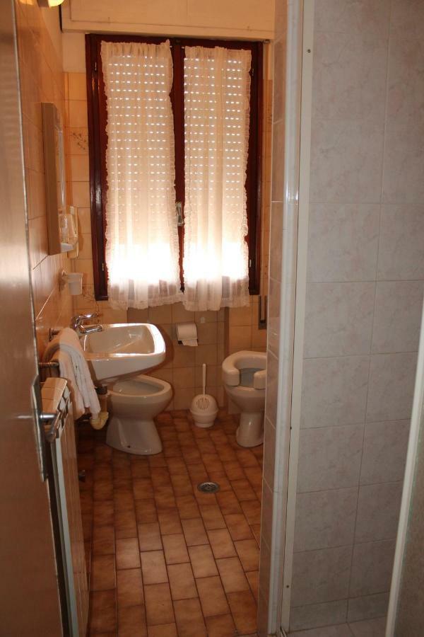Caravel Hotel